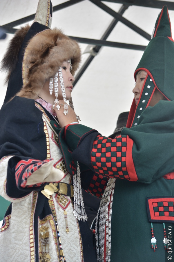 Якутские традиции. Национальная одежда якутов. Свадебный костюм якутов. Якутский костюм мужской.